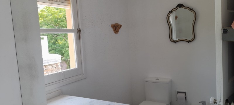 Disfrute del bosque a sólo dos cuadras de la calle principal, Casa en alquiler sobre La Barra.